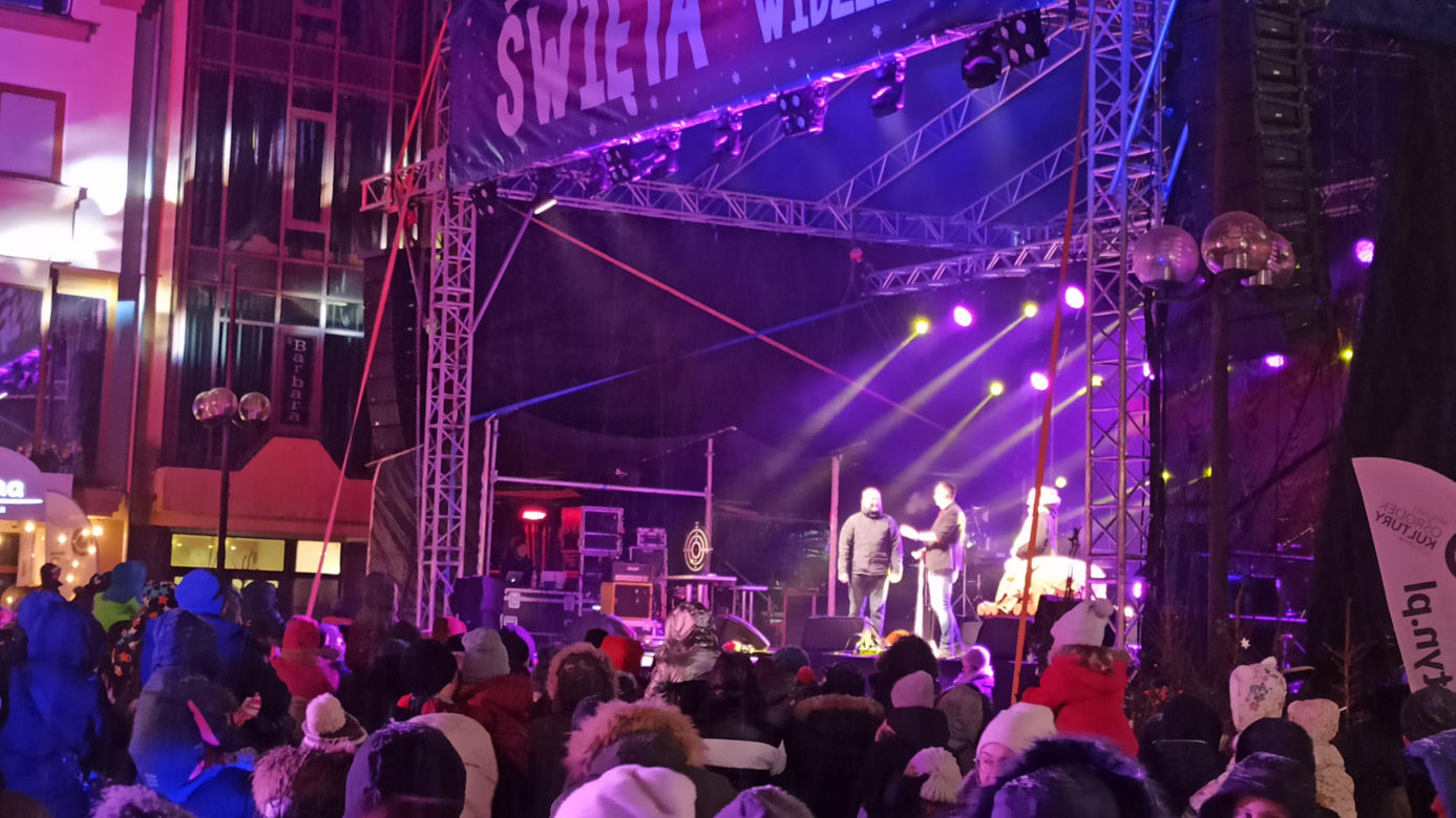 Tłumy mieszkańców na Starym Mieście w Olsztynie. Tak bawili się na wydarzeniu "Święta. Dobrze was widzieć"