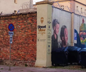 Street-art na murach aresztu
