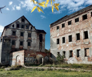 Ruiny zamku w Ełku. Tajemnicze miejsce na półwyspie robi wrażenie [ZDJĘCIA]