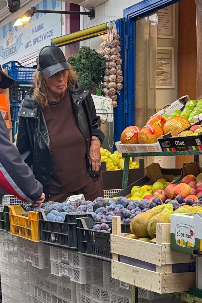 Agnieszka Fitkau-Perepeczko  na bazarku