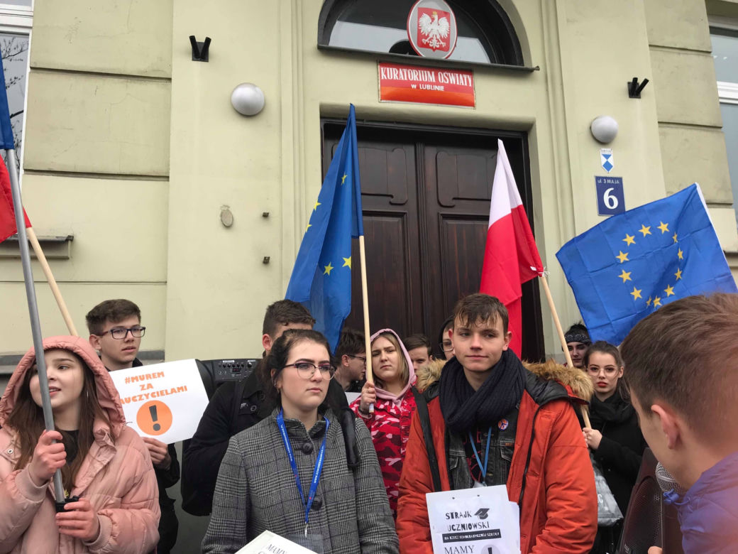 „Kuratorium do roboty”, „Zalewska, nie zdałaś”. Strajk uczniów w Lublinie