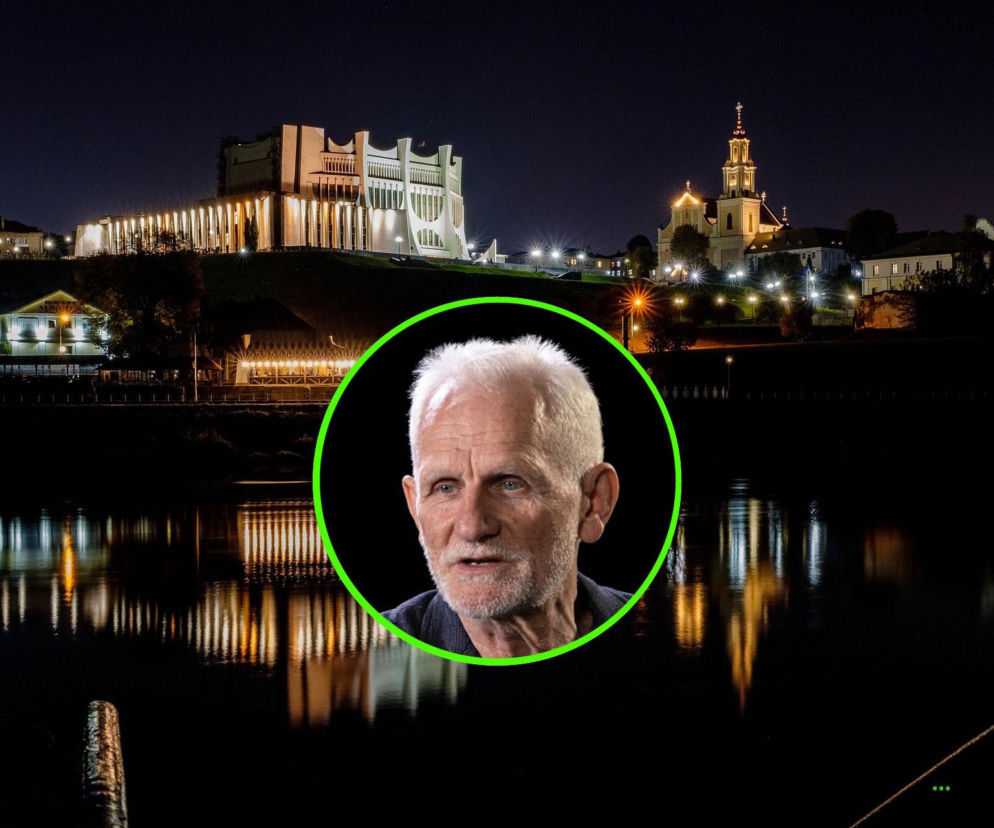 Aleś Bialacki na miniaturze. W tle nocna panorama Mińska. O przyszłości Białorusi przeczytasz na SE Portal Obronny.