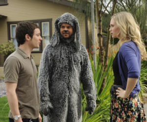 Wilfred (Jason Gann), Ryan Newman (Elijah Wood), Jenna (Fiona Gubelman)