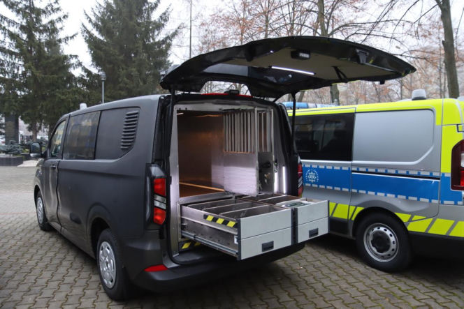 Nowe policyjne samochody