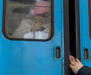 Wojna na Ukrainie. Tłumy uchodźców w Medyce i na dworcu we Lwowie