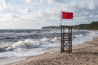 Sinice Niechorze. Czy w Niechorzu można się kąpać 20.08? Flaga, warunki pogodowe