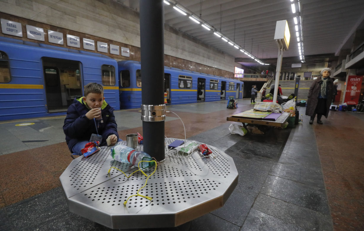Od początku wojny żyją w metrze. To ich nowy dom i schron przed bombami 