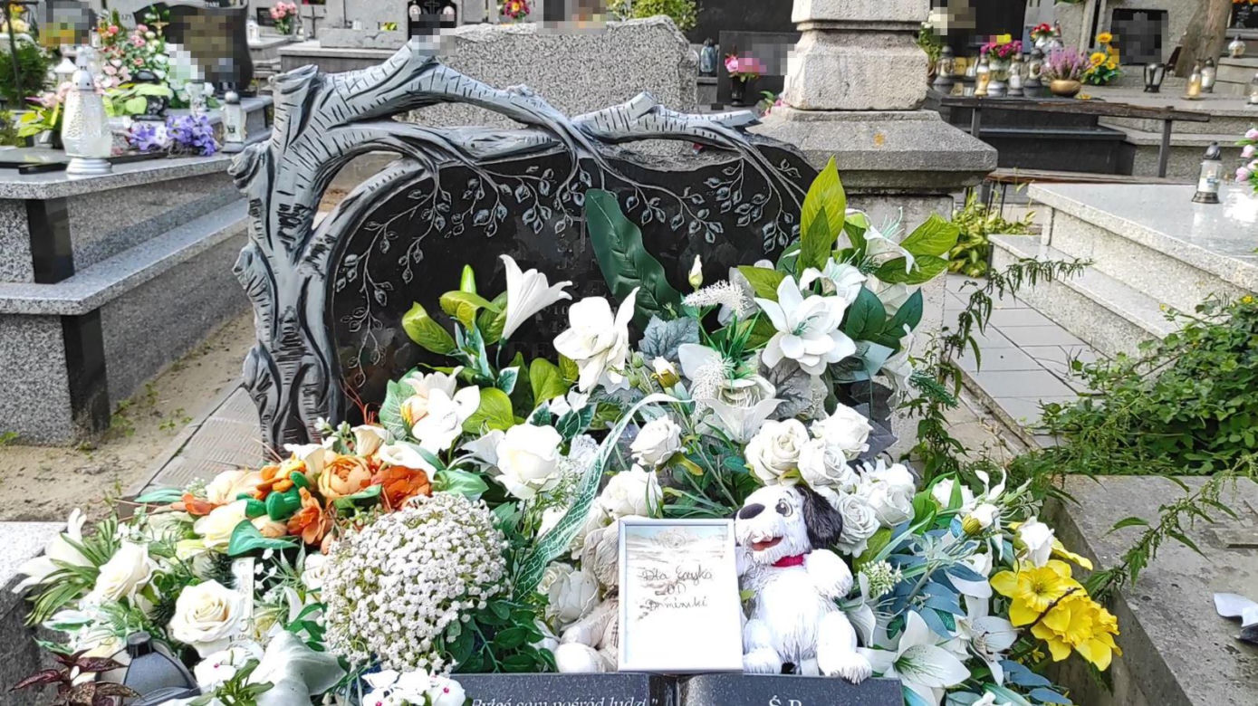 Przerażający napis na grobie 16-letniego Eryka ujawnia, jak zginął. Poruszający widok
