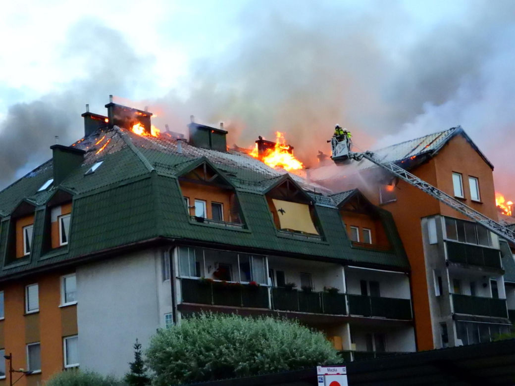 Pożar bloku w Ząbkach. Przerażające zdjęcia z miejsca tragedii