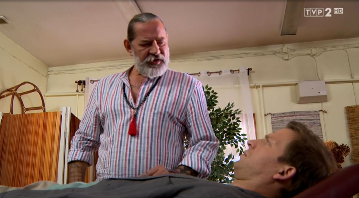 	Barwy szczęścia. odc. 2174: znachor Abaj (Kajetan Wolniewicz), Łukasz Sadowski (Michał Rolnicki)