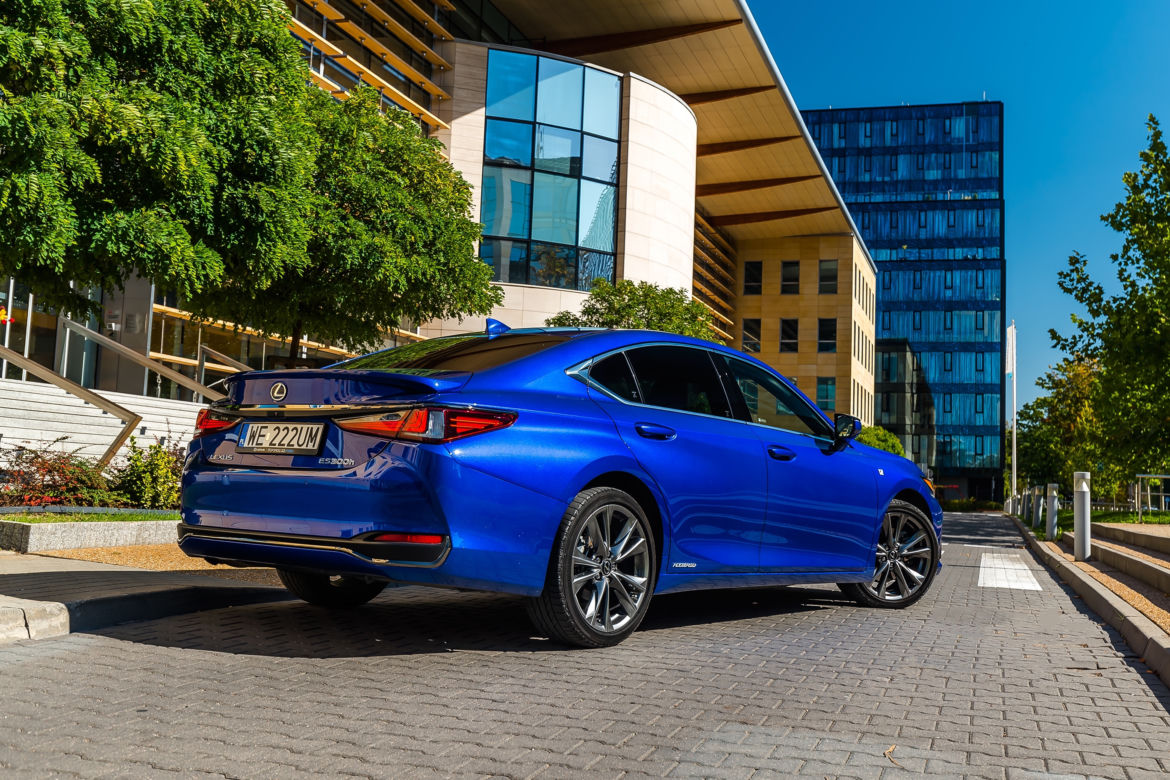 Lexus ES300h F Sport