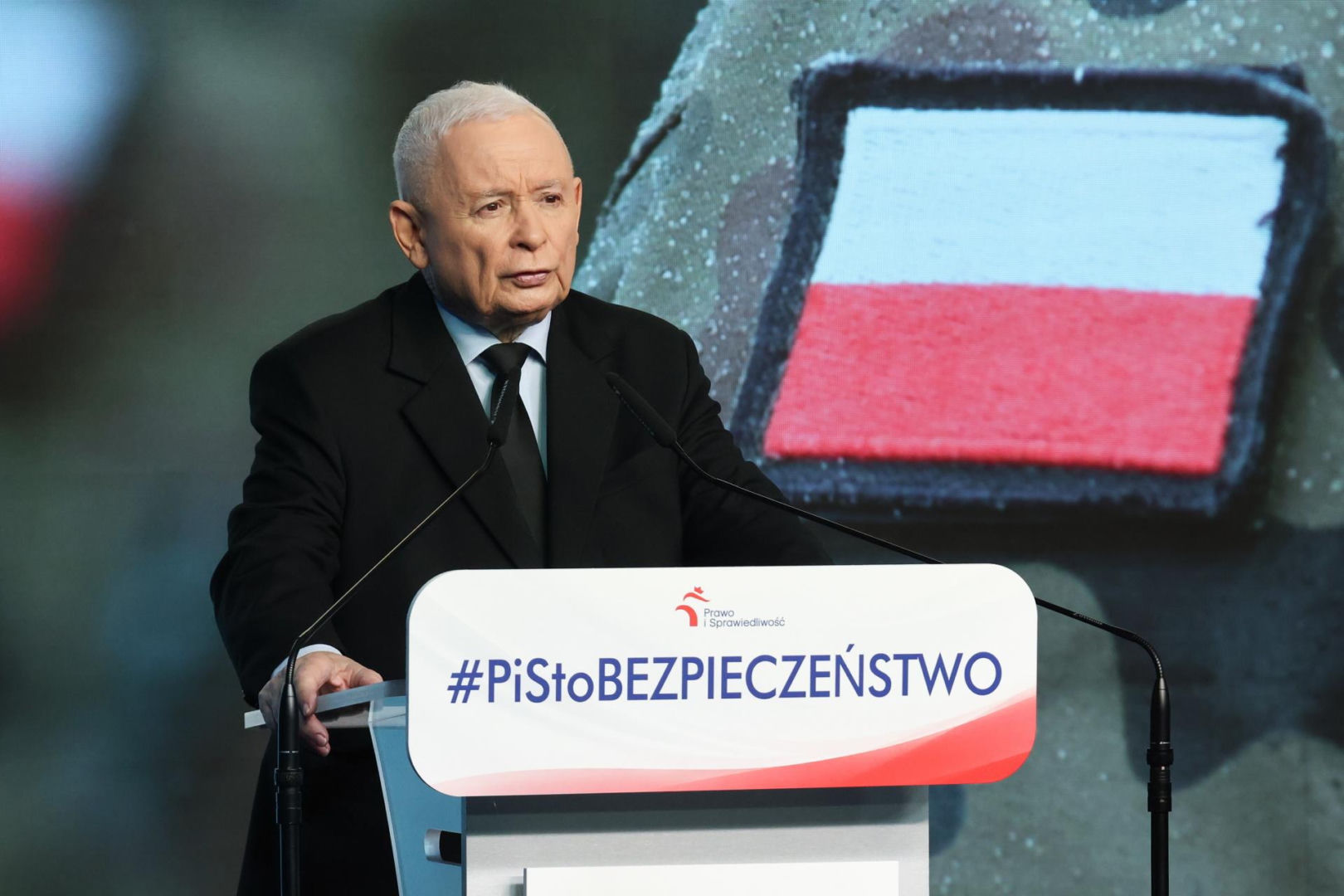 Tak wyglądał Kaczyński na konferencji PiS. Te kadry mówią wszystko