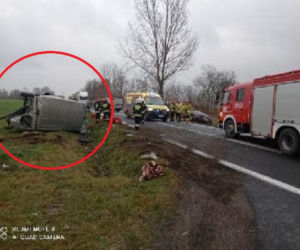 Tragiczny wypadek pod Kutnem. Niepełnosprawne dzieci wyleciały z drogi! W Akcji LPR [ZDJĘCIA]