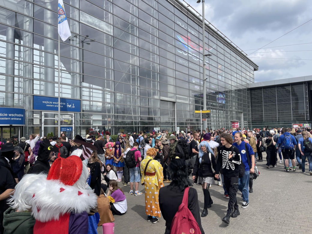Pyrkon 2024 z kolejnym rekordem! Gigantyczna kolejka do wejścia ustawiała się na kilka godzin przed otwarciem! 