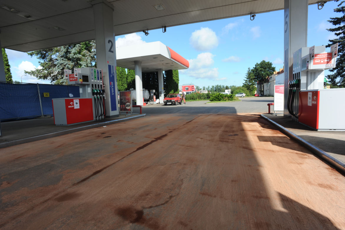 Koszalin: Pijany mężczyzna groził wysadzeniem stacji benzynowej