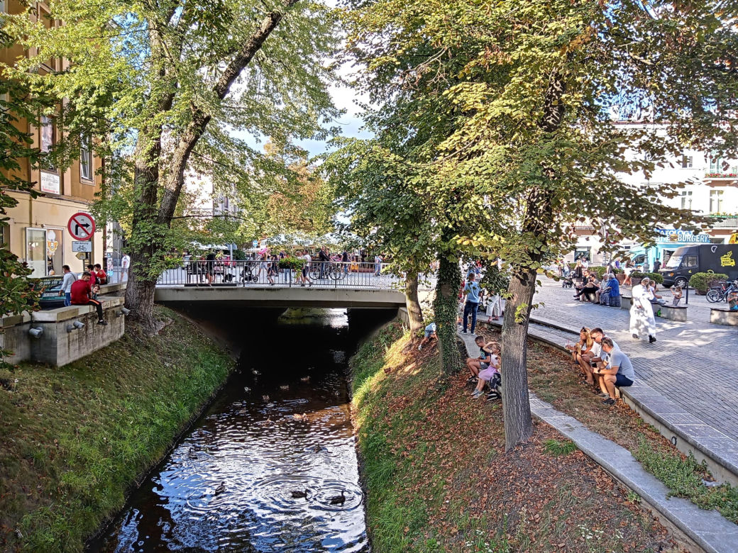 Ostatnia niedziela lata 2023 w Kielcach. Tłumy w centrum miasta