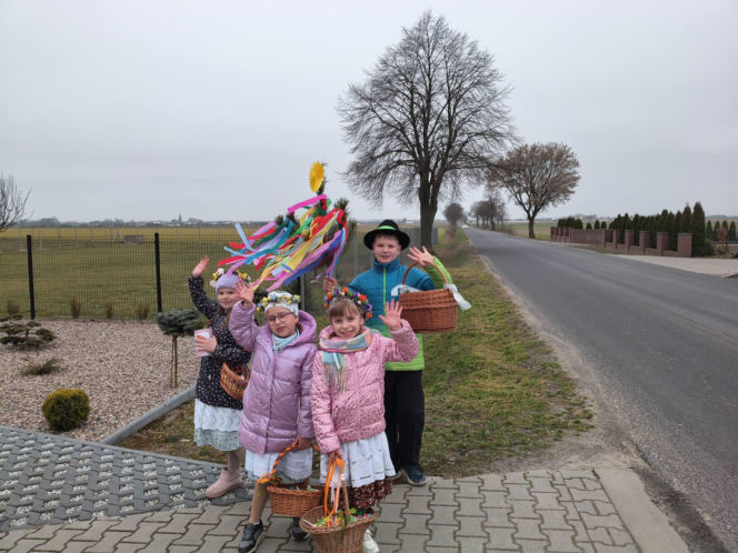 Nowe lotko na dobry rok. W Bukówcu Górnym stary zwyczaj ciągle żywy