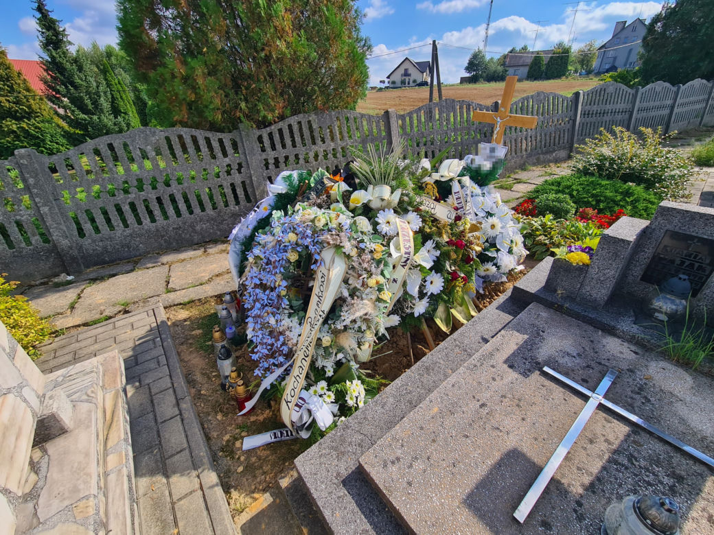 Grób Przemka z Wielopola Skrzyńskiego. Utopił się w żwirowni w Czarnej Sędziszowskiej [GALERIA]