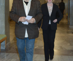 Żyła już tylko wspomnieniami o mężu