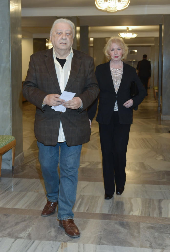 Żyła już tylko wspomnieniami o mężu