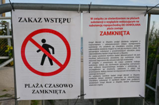 Plaża w Ustce zamknięta z powodu zanieczyszczenia Bałtyku