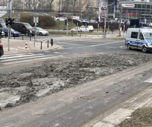 Beton zalał ulicę w Warszawie