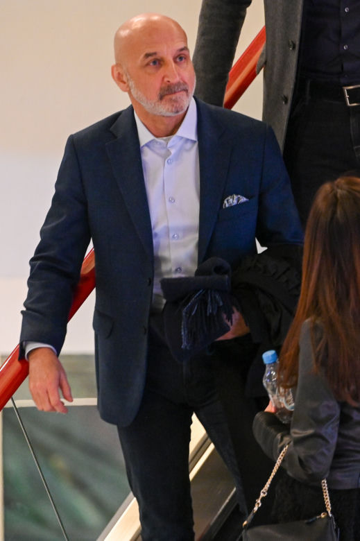 Wystrojony Marcinkiewicz na premierze filmu Vegi. Ale z niego przystojniak