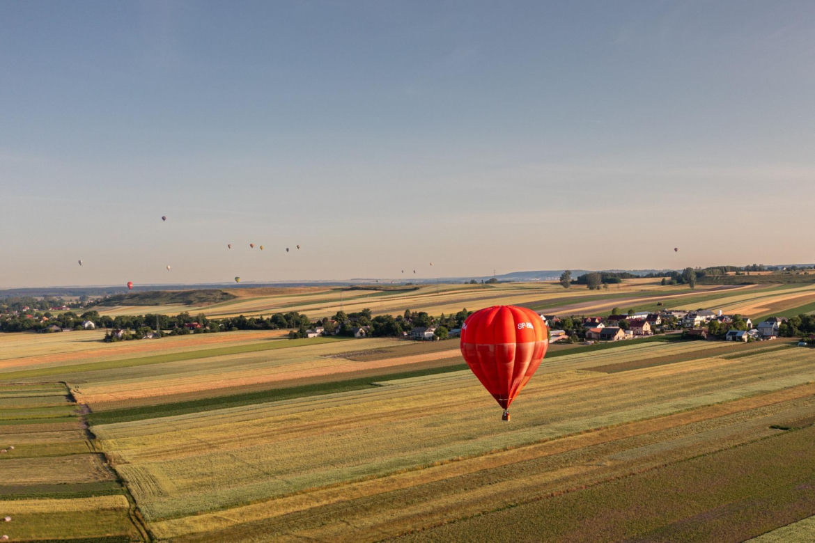 Balonowe Świętokrzyskie w Pińczowie. Nocne pokazy balonów skradły serca! Wielka fiesta zachwyciła tysiące!