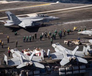 Gigantyczny koszt i polityczna presja. Marynarka Wojenna USA dokonuje przeglądu lotniskowców typu Ford