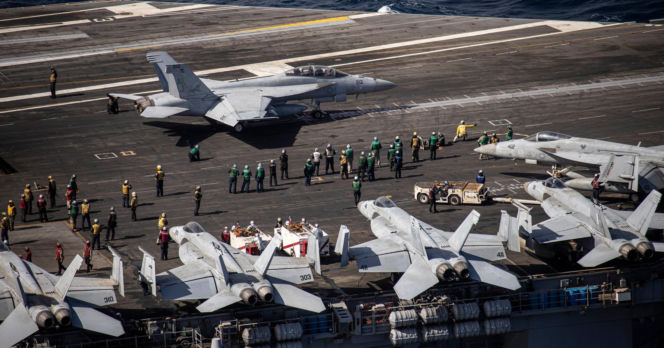 Gigantyczny koszt i polityczna presja. Marynarka Wojenna USA dokonuje przeglądu lotniskowców typu Ford