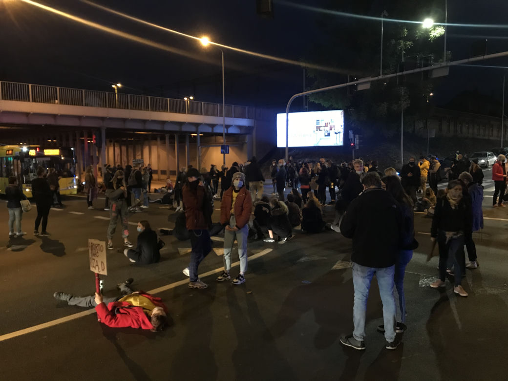 Protest kobiet w Katowicach! Karetka na sygnale jechała wprost na uczestników