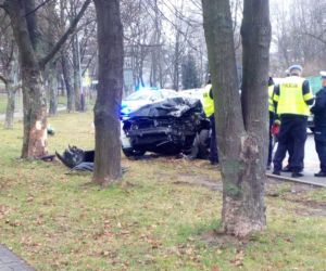 KOSZMARNY wypadek w Krakowie! Młody kierowca zginął na miejscu 