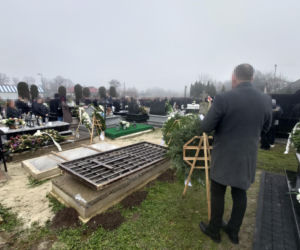 Pogrzeb 11-letniego aktora. Nikodem Marecki spoczął w białej trumnie. Żegnały go tłumy