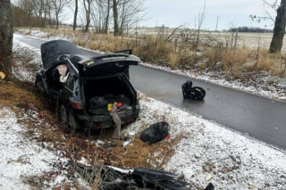 Wypadek na trasie pod Oleckiem! 32-latka w szpitalu, droga zablokowana