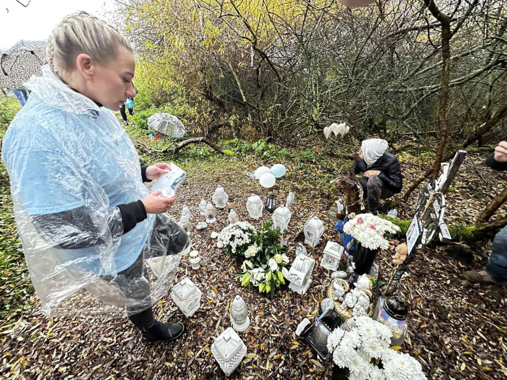 Mama cierpi po stracie Mai. Codziennie odwiedza miejsce znalezienia zwłok. Co powiedziałaby mordercy córki?
