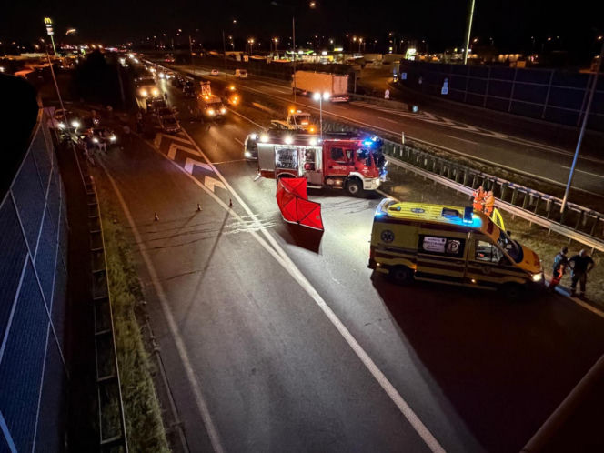 Dwa potrącenia pieszych na A2