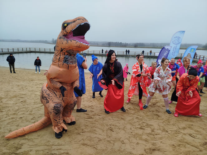 Mazowieckie Morsy otworzyły sezon morsowania 2025/2026 nad zalewem w Siedlcach