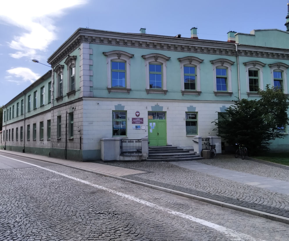 Uczniowie, nauczyciele oraz samorządowcy wspierają rannego 17latka. Chłopak w cieżkim stanie przebywa w szpitalu 