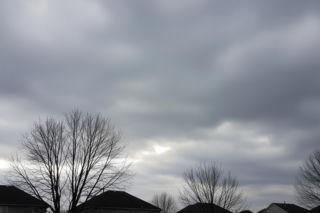 Zduńska Wola pod chmurami. Czy 5 grudnia 2025 to zapowiedź deszczu?