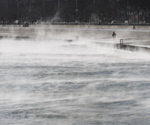 Chaos pogodowy w USA. Śnieżyce, setki odwołanych lotów i stan wyjątkowy