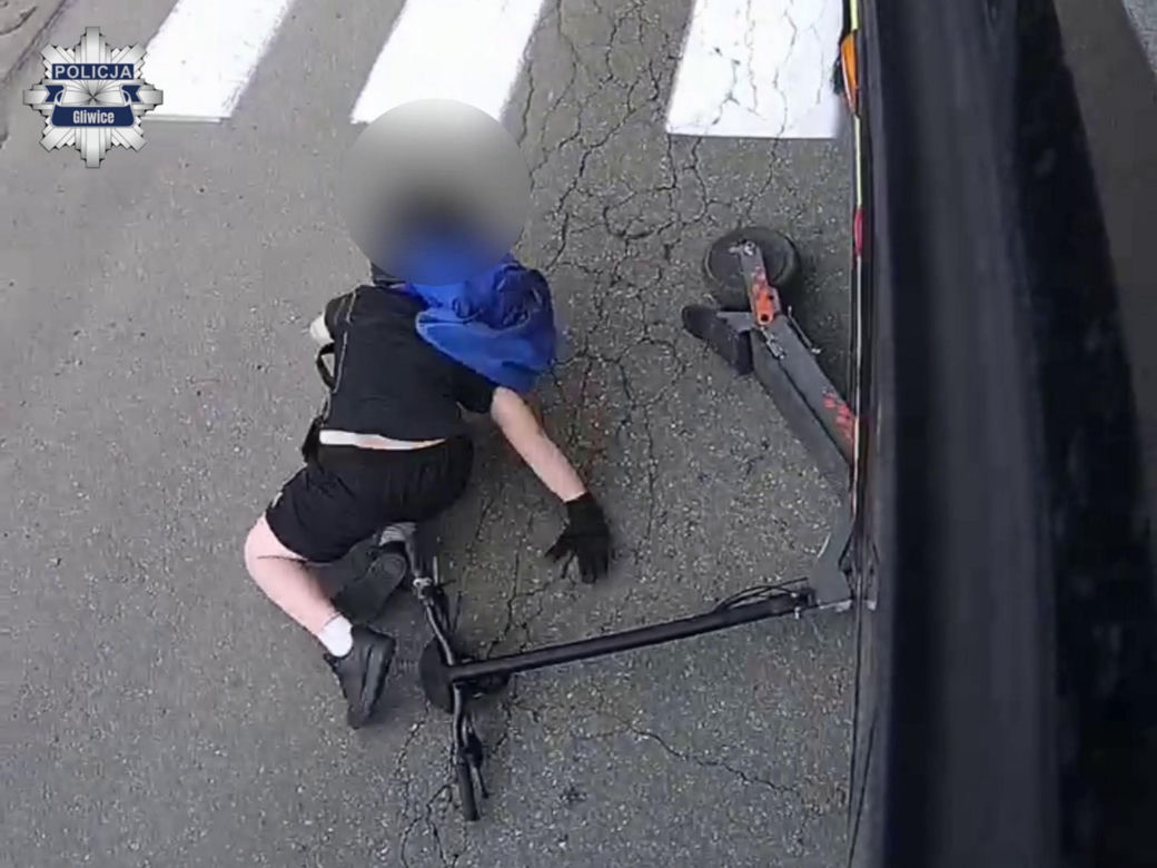 11latek wjechał hulajnoga pod autobus