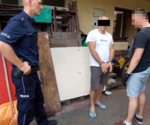 Maszyny do szycia i podrobiona odzież