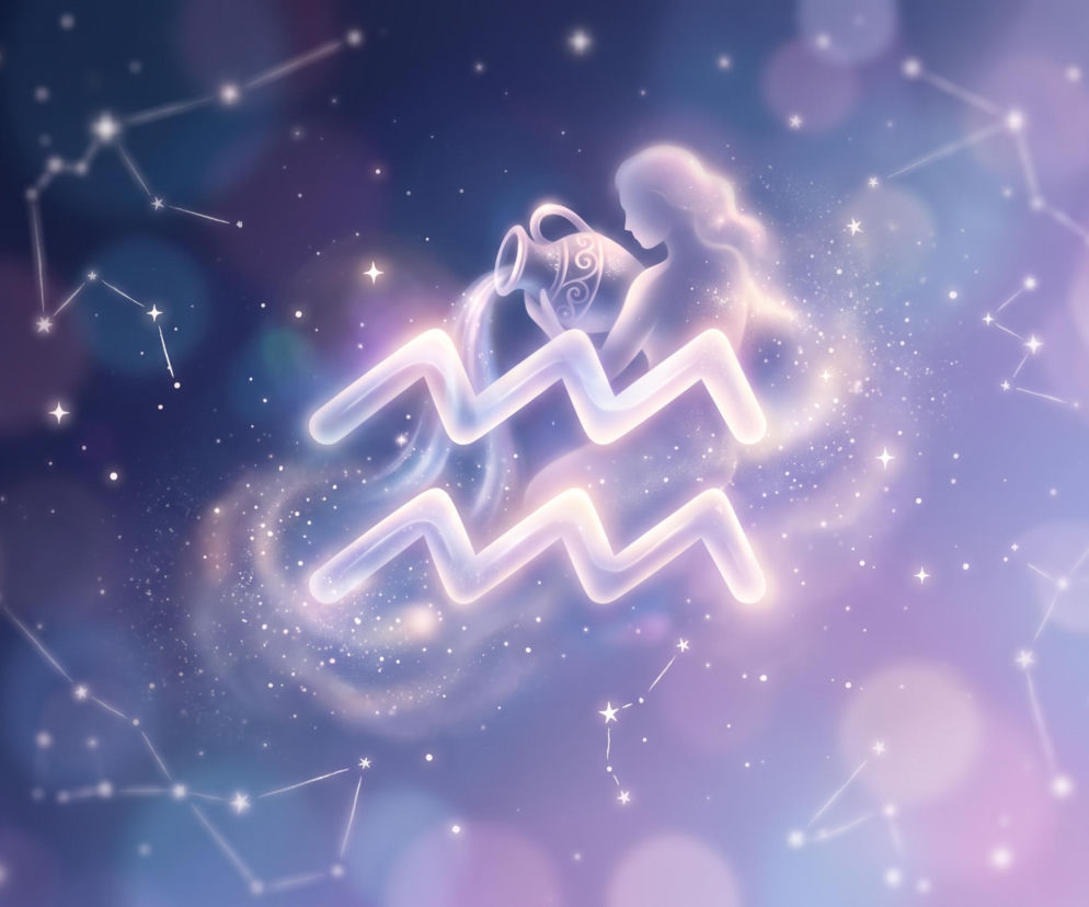 Świecący symbol znaku zodiaku Wodnik na tle gwiazd i sylwetki kobiety z dzbanem. O horoskopie przeczytasz w Eska.