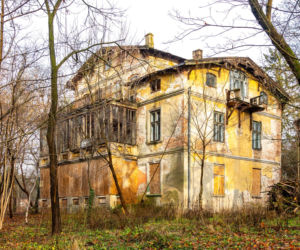 Opuszczona willa w Konstancinie