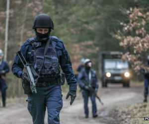 Policjanci w akcji! W użyciu helikopter, sprzęt noktowizyjny i termowizyjny oraz nawigacja