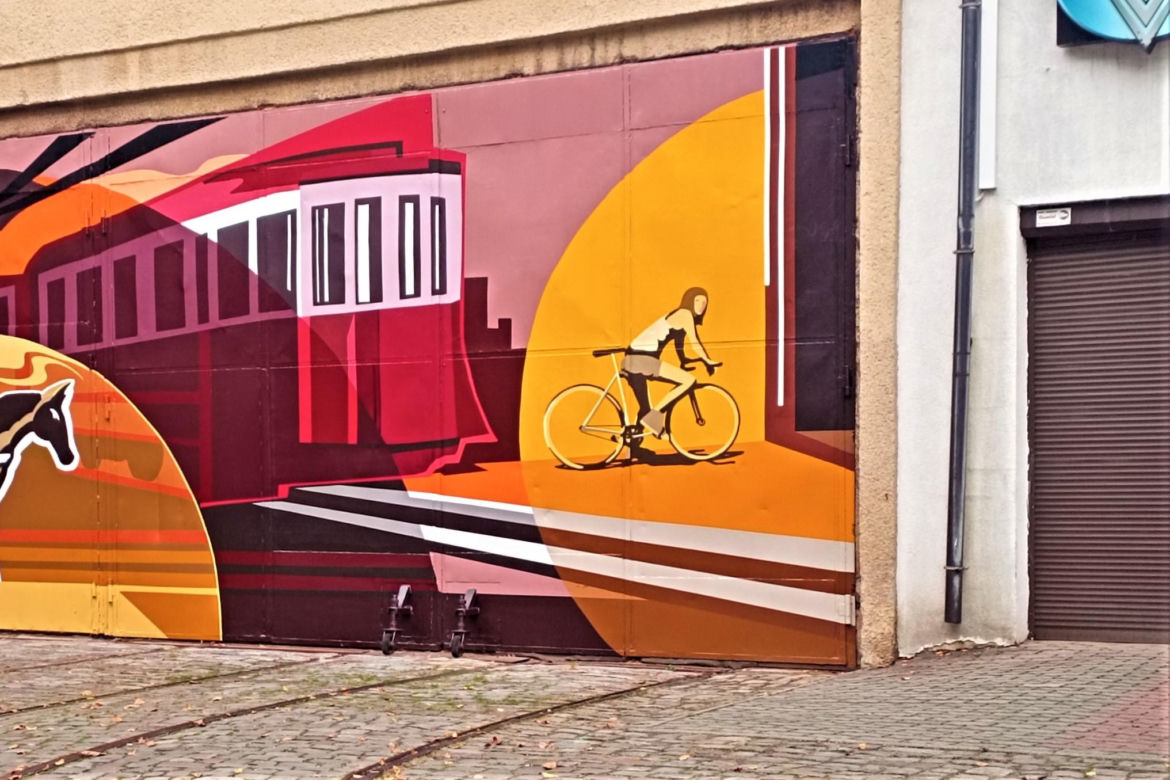 Nowy mural na zabytkowej zajezdni tramwajowej