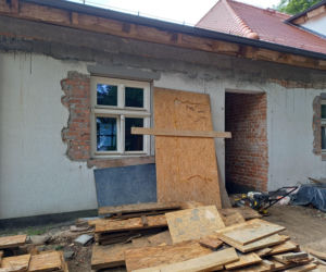 remont dworku w Kuźnicy Grabowskiej