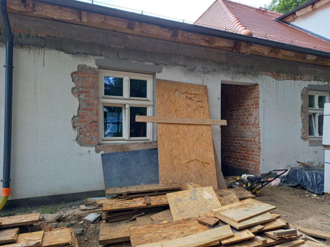 remont dworku w Kuźnicy Grabowskiej
