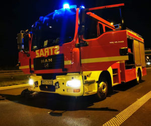 Z całym impetem wjechał w tył ciężarówki. NIE ŻYJE pasażer. Nocna makabra na S5 pod Śmiglem