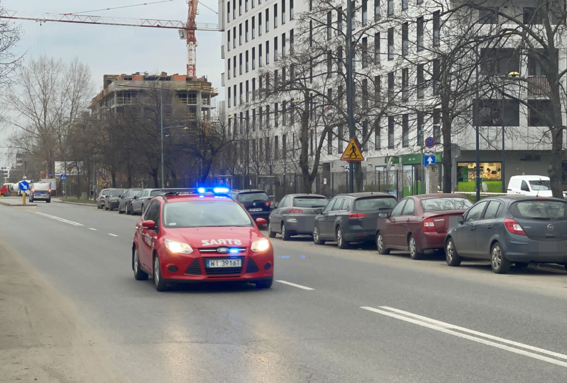 Kłęby dymu nad Pragą-Południe. Pożar na budowie